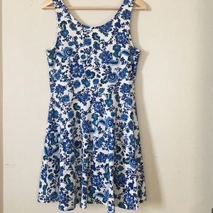 H&M Sleeveless Blue and White Floral Mini Dress